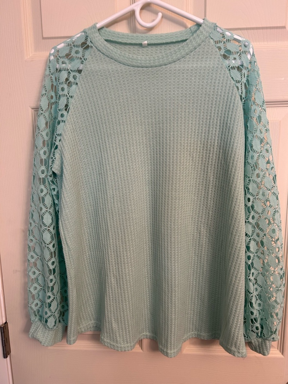 Women's Lace-Sleeve Mint Green Long-Sleeve Top. XXL